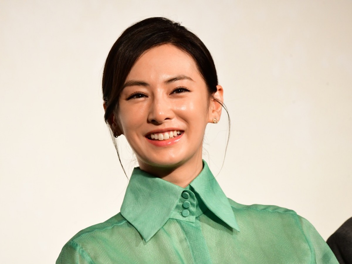 綾瀬はるか1位、新垣結衣が2位 「肌がツルツルだと思う芸能人」ランキング