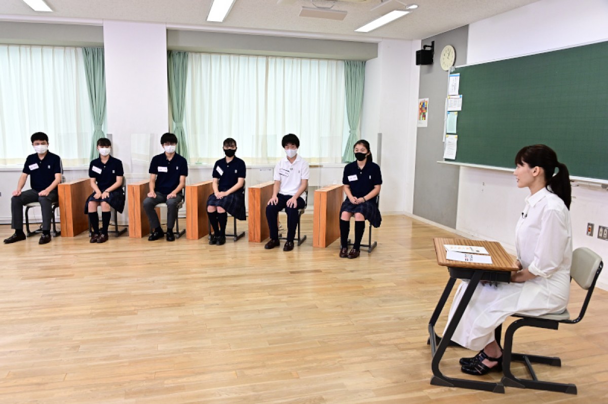 綾瀬はるか、高校生とともに考える「原爆」そして「戦争」 『NEWS23』特別企画に出演