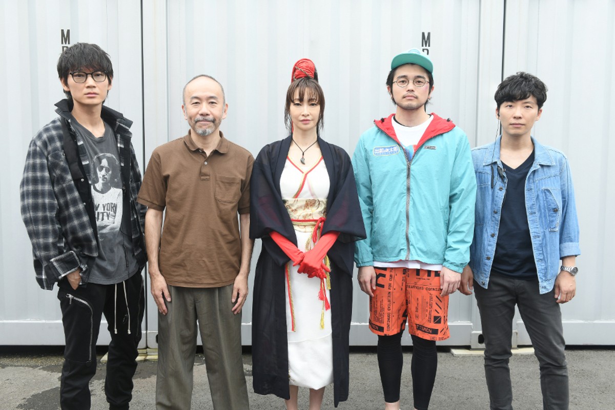 金曜ドラマ『MIU404』(左から)主演の綾野剛、第7話ゲストの塚本晋也、りょう、井口理(King Gnu)、主演の星野源