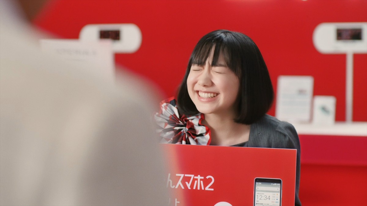 芦田愛菜、キュートな店員姿に梅沢富美男もデレデレ　CM初共演