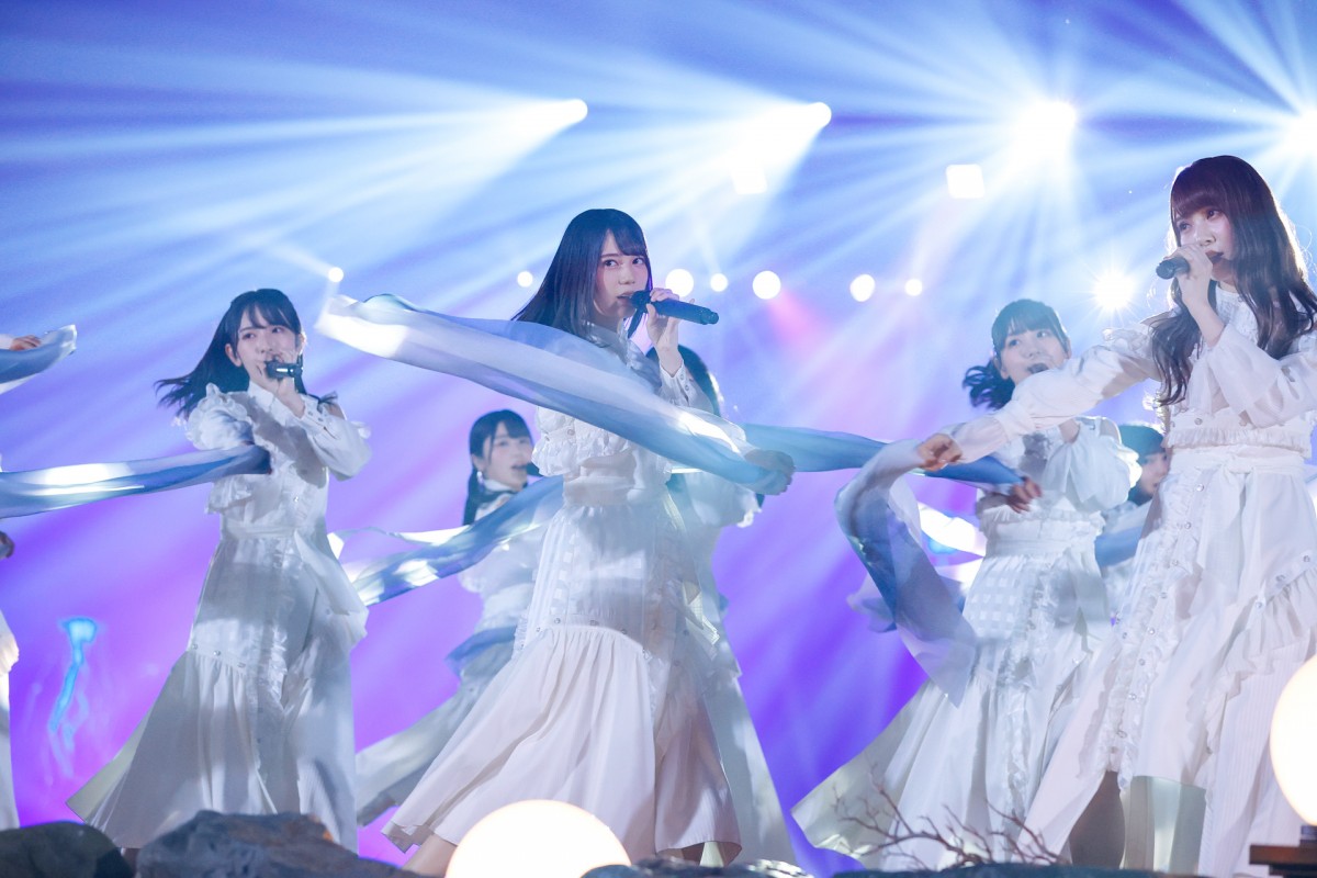 日向坂46、22人で初のライブ　影山優佳「馬疑惑の影山で〜す」