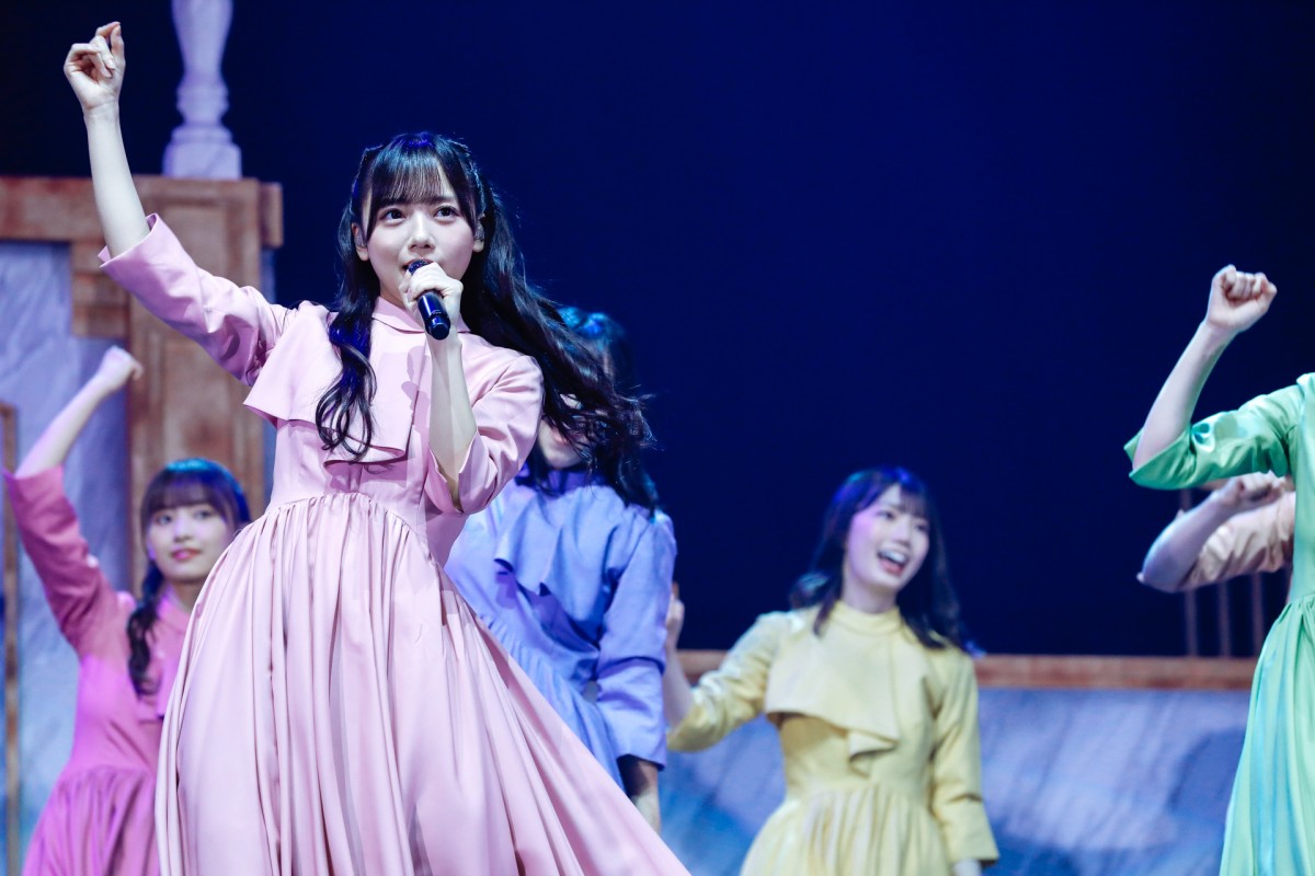 日向坂46、22人で初のライブ　影山優佳「馬疑惑の影山で〜す」