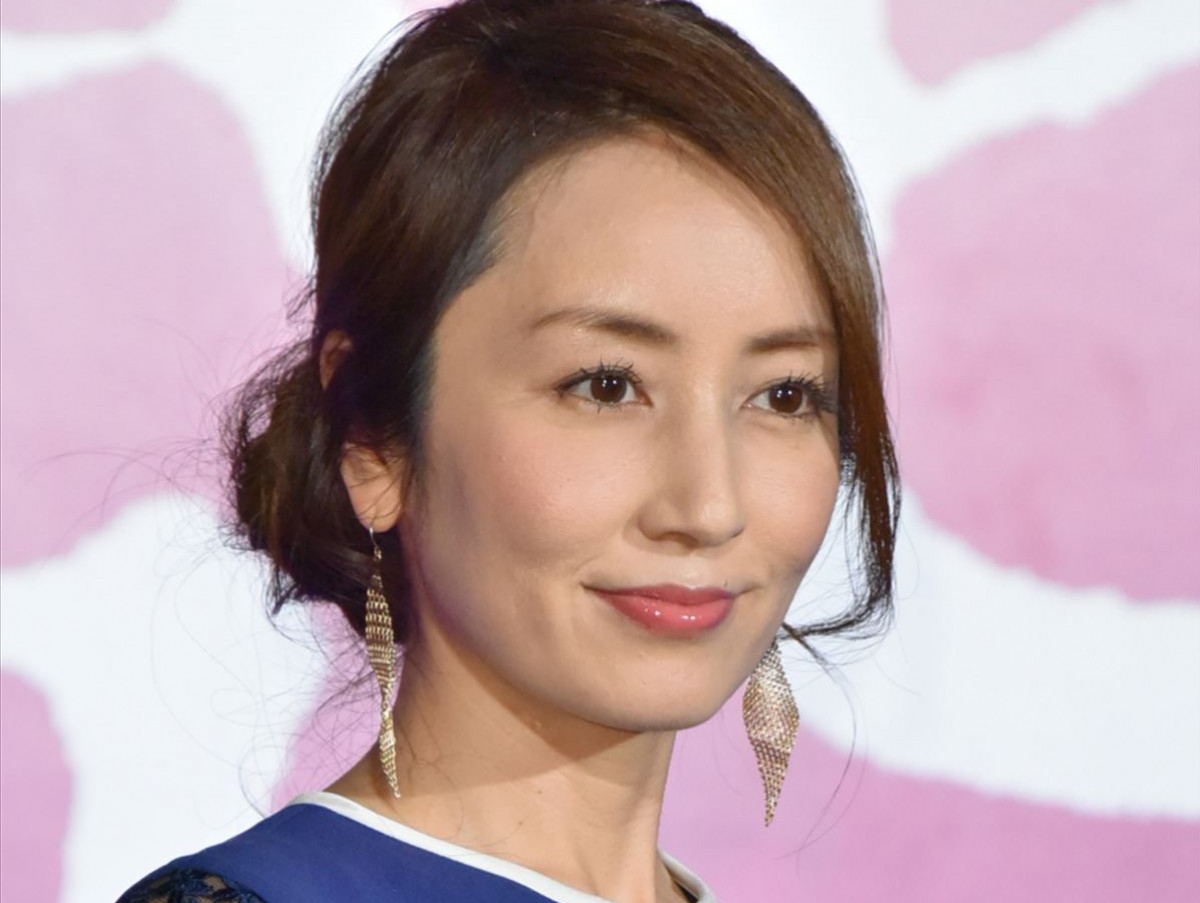 矢田亜希子、ヒョウ柄＆ブーツがカッコいい！　私服オフショットに「おシャレ番長」の声