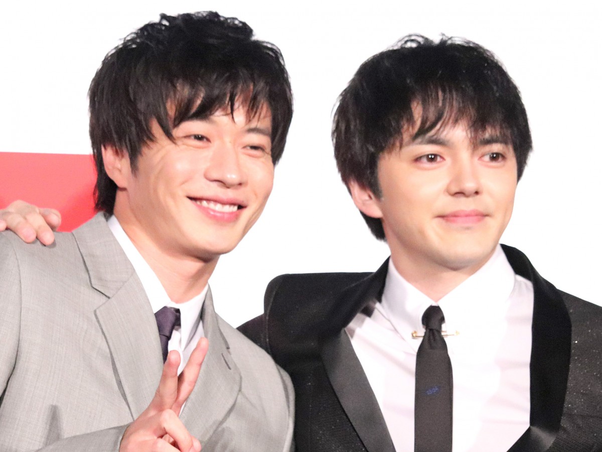 (左から)田中圭、林遣都
