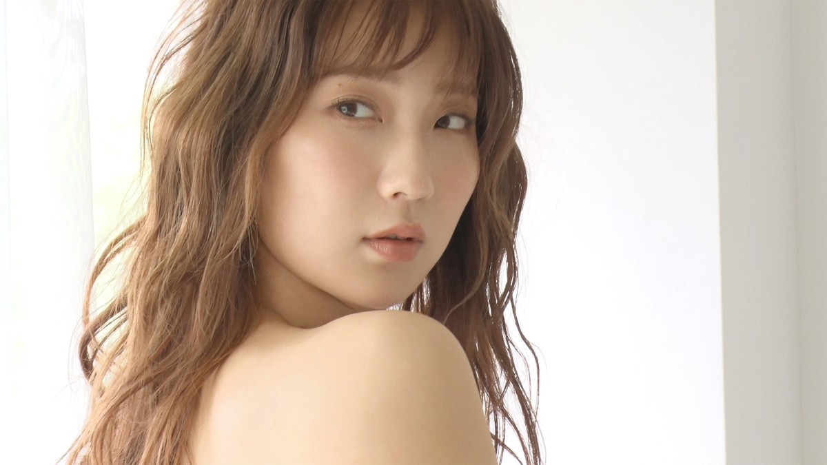 ファーストサマーウイカ、美背中を披露 「ワコール」イメージモデルに就任