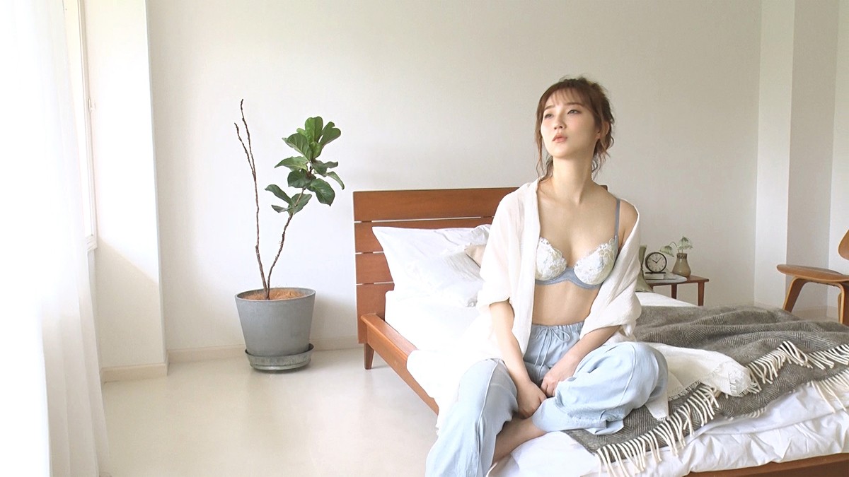 ファーストサマーウイカ、美背中を披露 「ワコール」イメージモデルに就任