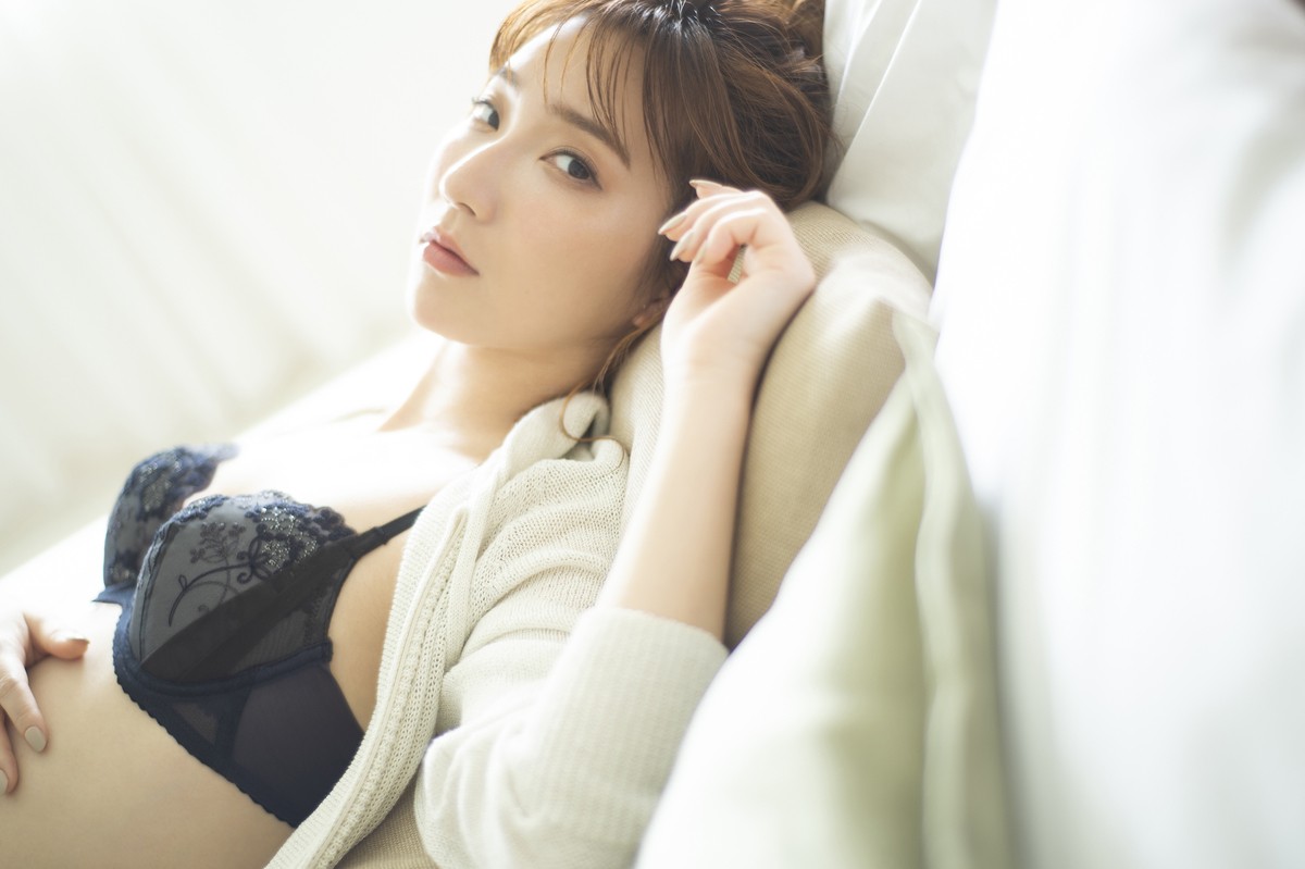 ファーストサマーウイカ、美背中を披露 「ワコール」イメージモデルに就任