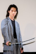 映画『狂武蔵』完成披露無観客イベントに登場した山崎賢人