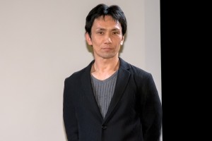 映画『狂武蔵』完成披露無観客イベントに登場した下村勇二監督