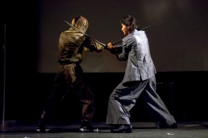 映画『狂武蔵』完成披露無観客イベントで殺陣を実演した山崎賢人