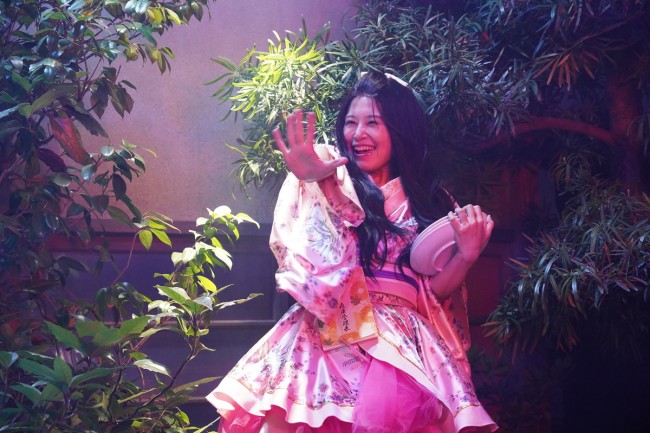 妖怪シェアハウス 第2話 お菊さん 佐津川愛美 アイドルポーズで登場 年8月8日 写真 エンタメ ニュース クランクイン 妖怪シェアハウス 第2話 お菊さん 佐津川愛美 アイドルポーズで登場 年8月8日 写真 エンタメ ニュース クランクイン