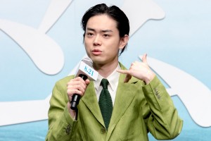 映画『糸』完成報告会に登場した菅田将暉