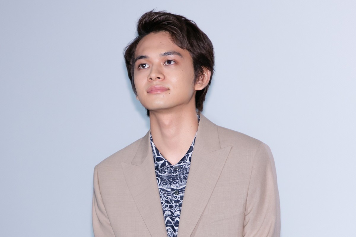 浜辺美波、学生時代を振り返り涙「楽しんでおけばよかったな」
