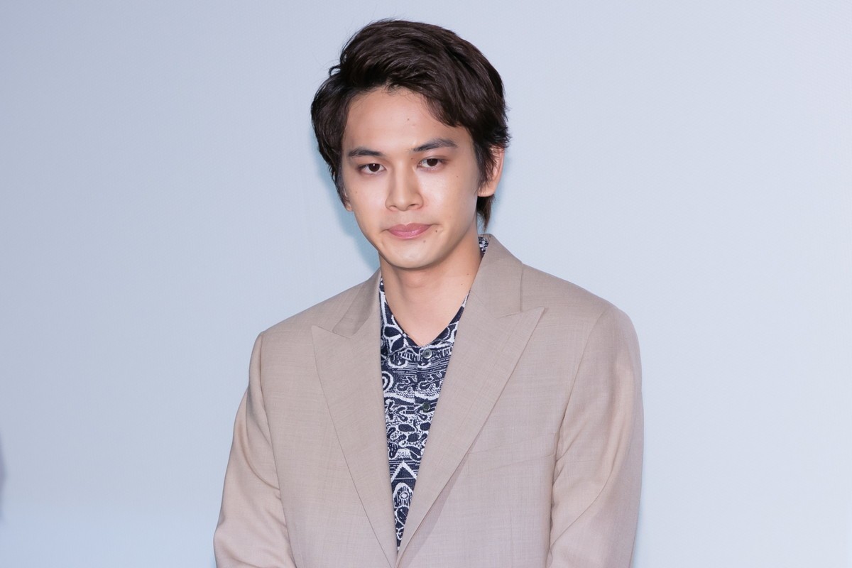浜辺美波、学生時代を振り返り涙「楽しんでおけばよかったな」