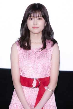 映画『思い、思われ、ふり、ふられ』初日舞台あいさつに登場した福本莉子