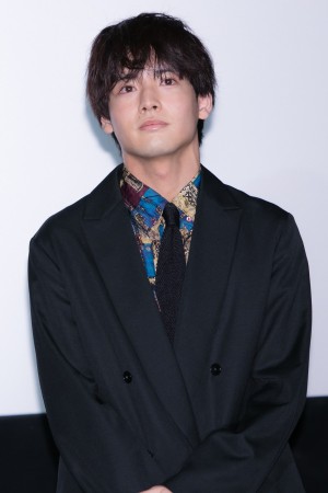 映画『思い、思われ、ふり、ふられ』初日舞台あいさつに登場した赤楚衛二