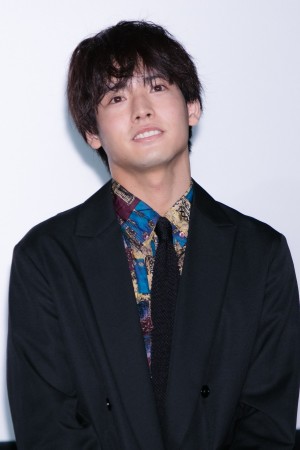 映画『思い、思われ、ふり、ふられ』初日舞台あいさつに登場した赤楚衛二