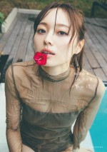 乃木坂46・梅澤美波1st写真集『夢の近く』 楽天ブックス限定カバー