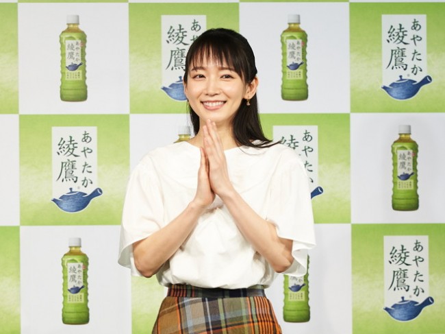 日本コカ・コーラ「綾鷹 豊かな食卓キャンペーン」PRイベントに登場した吉岡里帆