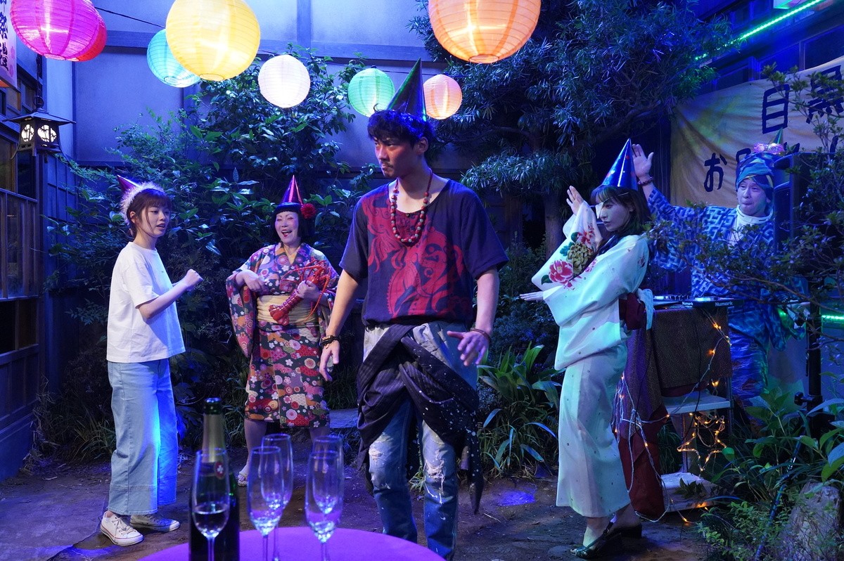 『妖怪シェアハウス』“お岩さん”松本まりか＆“のんべ”毎熊克哉のパリピぶりに反響「最高かよ」