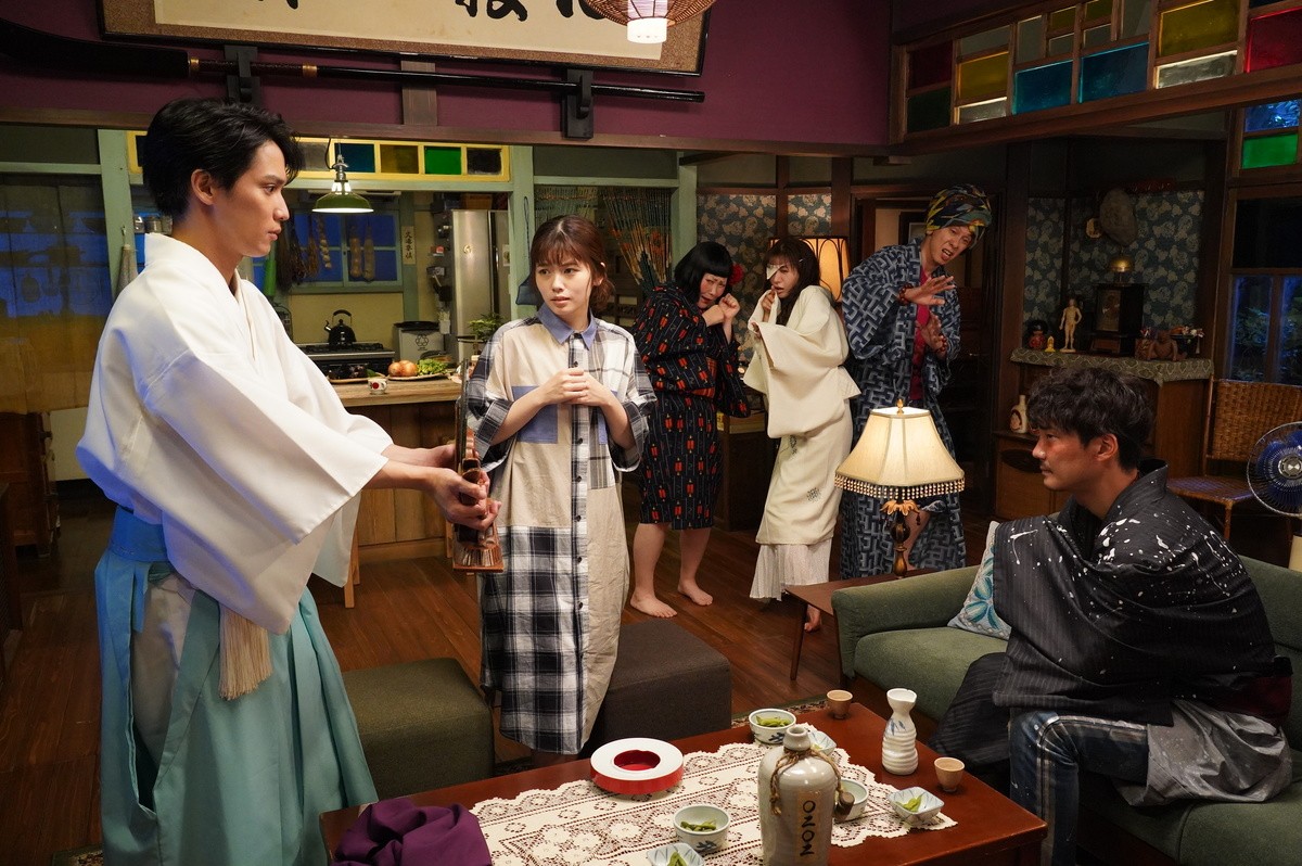 『妖怪シェアハウス』“お岩さん”松本まりか＆“のんべ”毎熊克哉のパリピぶりに反響「最高かよ」