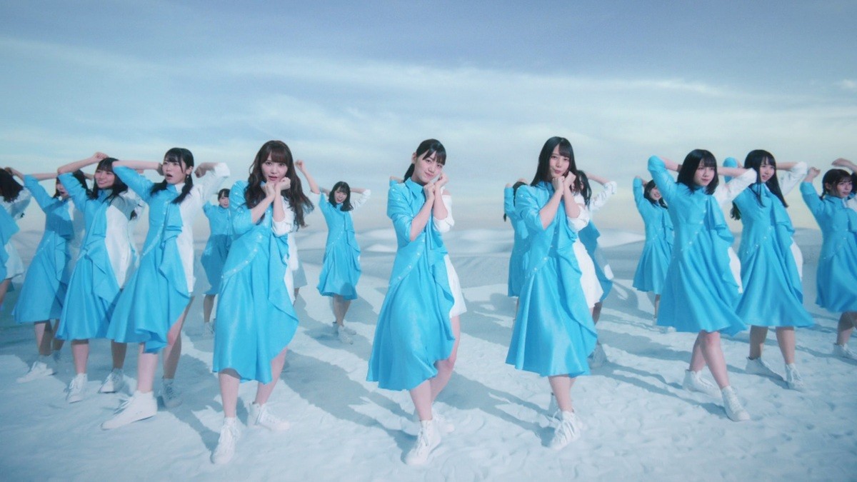 日向坂46「アザトカワイイ」MV解禁　“片思いハート”ポーズに注目