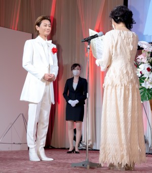 第25回AMDアワードに登場した氷川きよし