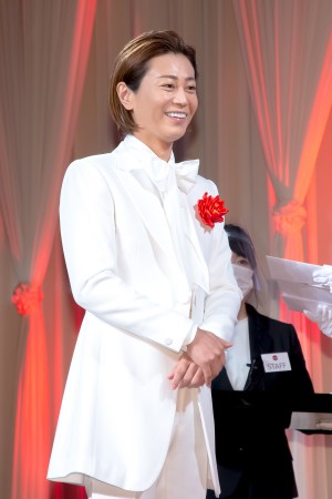 第25回AMDアワードに登場した氷川きよし