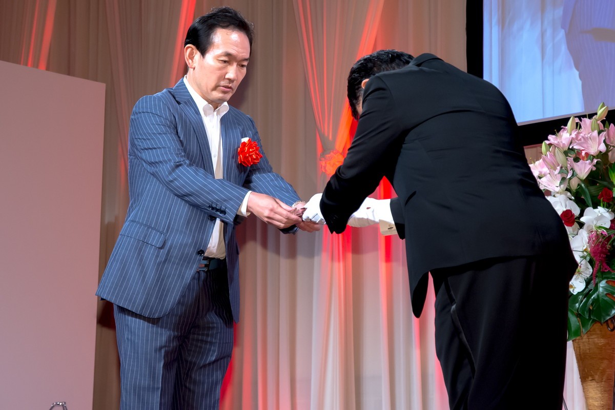 氷川きよし、 AMD理事長賞を受賞「新しい氷川きよしのドアを開けられたような気持ち」
