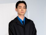 菅田将暉、映画『糸』初日舞台あいさつに登壇