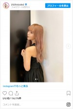 大人っぽい黒ワンピの私服ショットを公開した藤田ニコル　※「藤田ニコル」インスタグラム