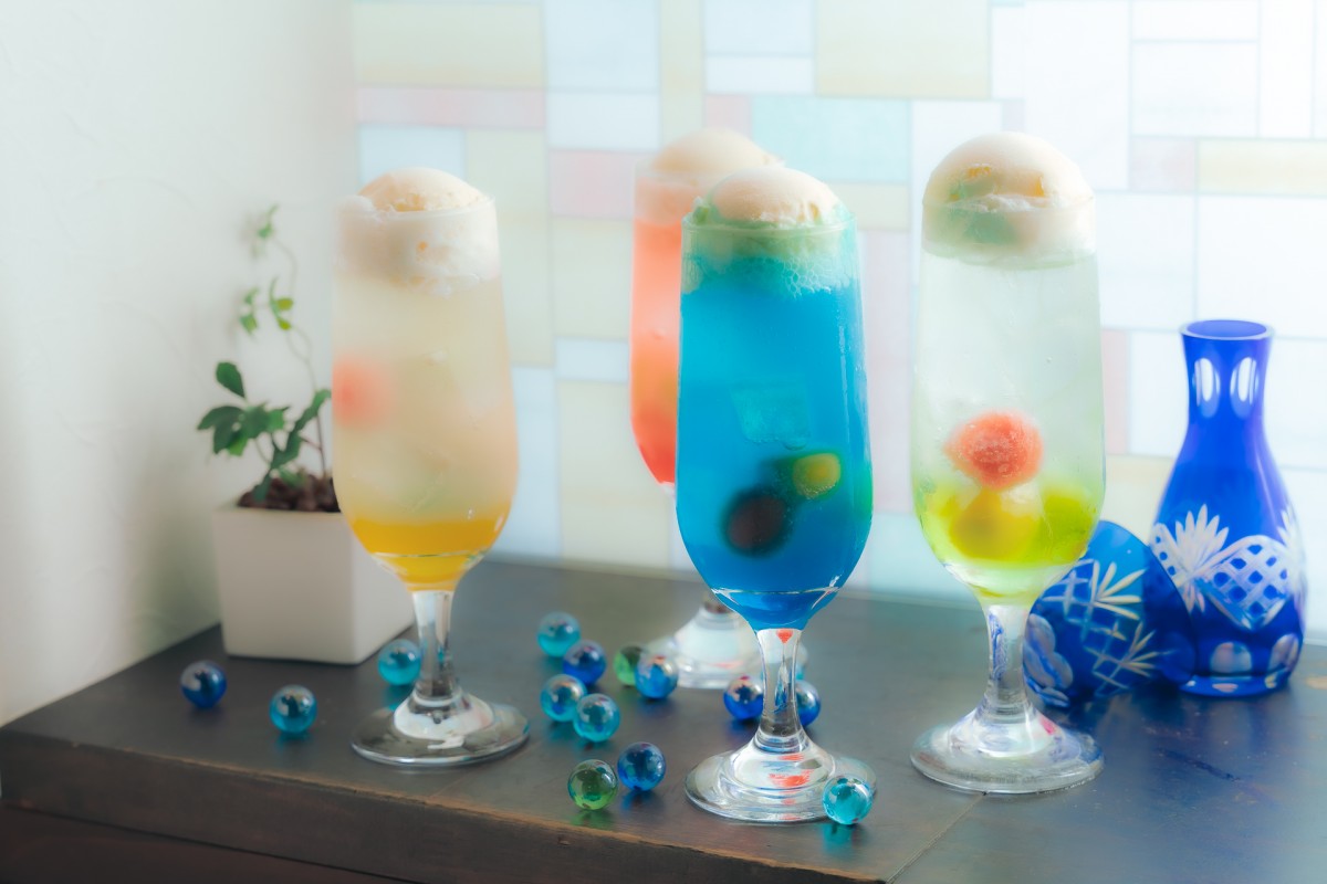 夏限定の「日本酒クリームソーダ」発売！