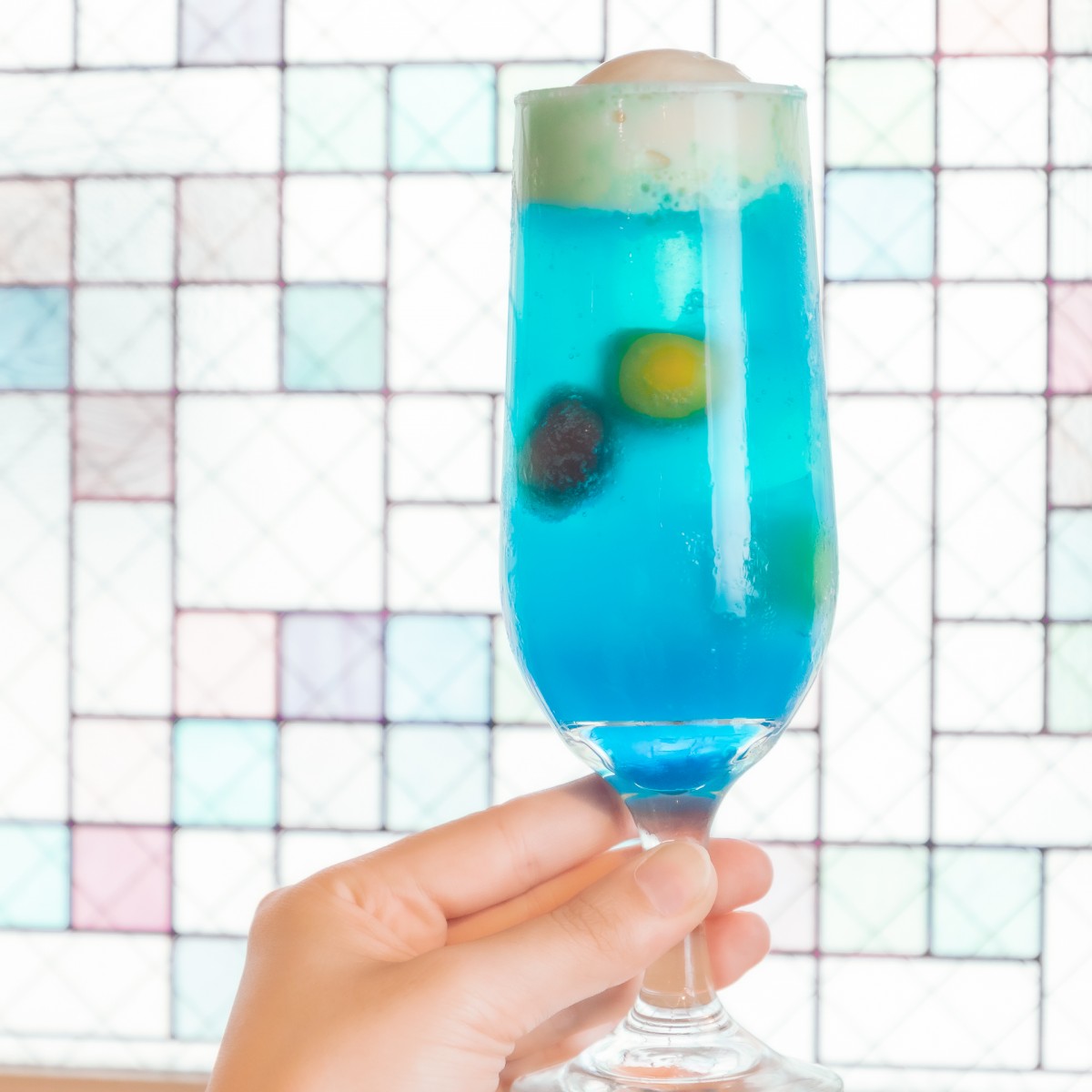 夏限定の「日本酒クリームソーダ」発売！