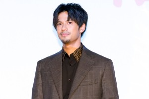 映画『妖怪人間ベラ』完成披露舞台あいさつに登場した森崎ウィン