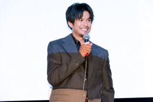 映画『妖怪人間ベラ』完成披露舞台あいさつに登場した森崎ウィン