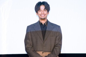 映画『妖怪人間ベラ』完成披露舞台あいさつに登場した森崎ウィン