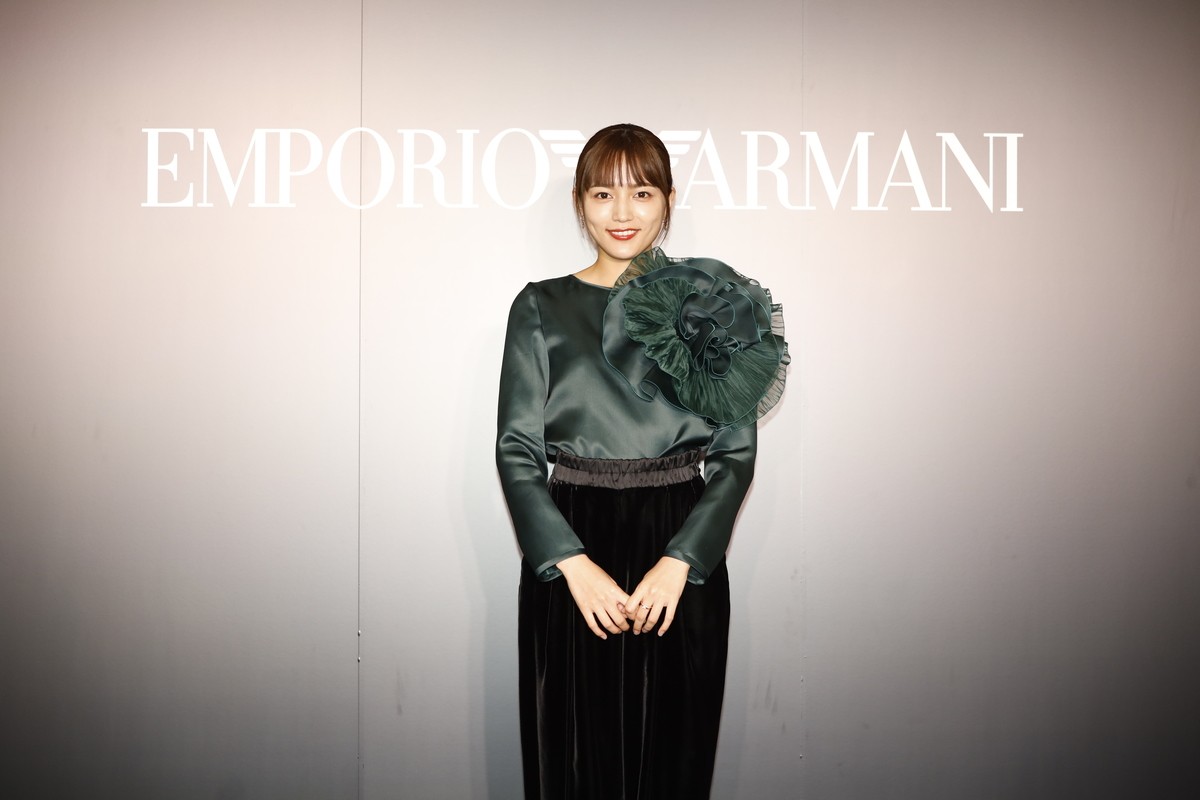 川口春奈、“自然体で強い女性”を表現 「エンポリオ アルマーニ」広告モデル就任