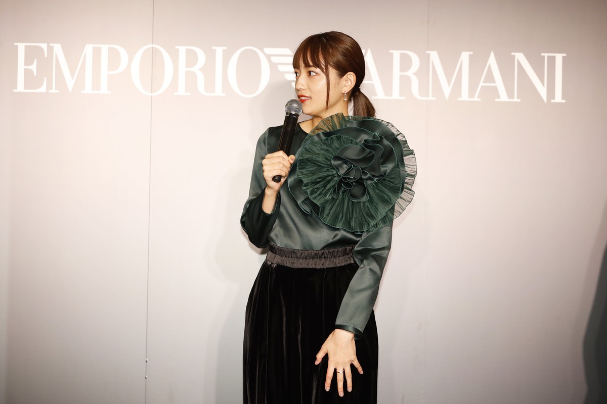 川口春奈、“自然体で強い女性”を表現 「エンポリオ アルマーニ」広告モデル就任