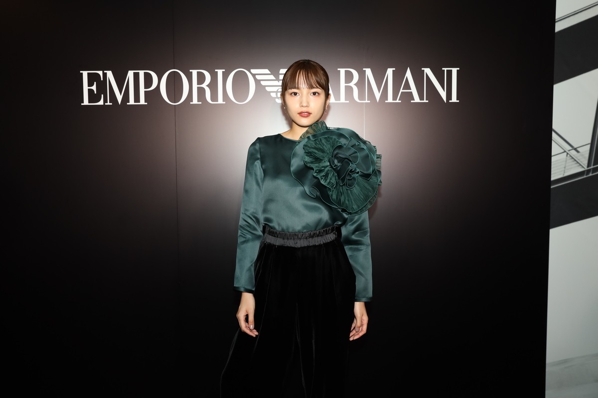 川口春奈、“自然体で強い女性”を表現 「エンポリオ アルマーニ」広告モデル就任
