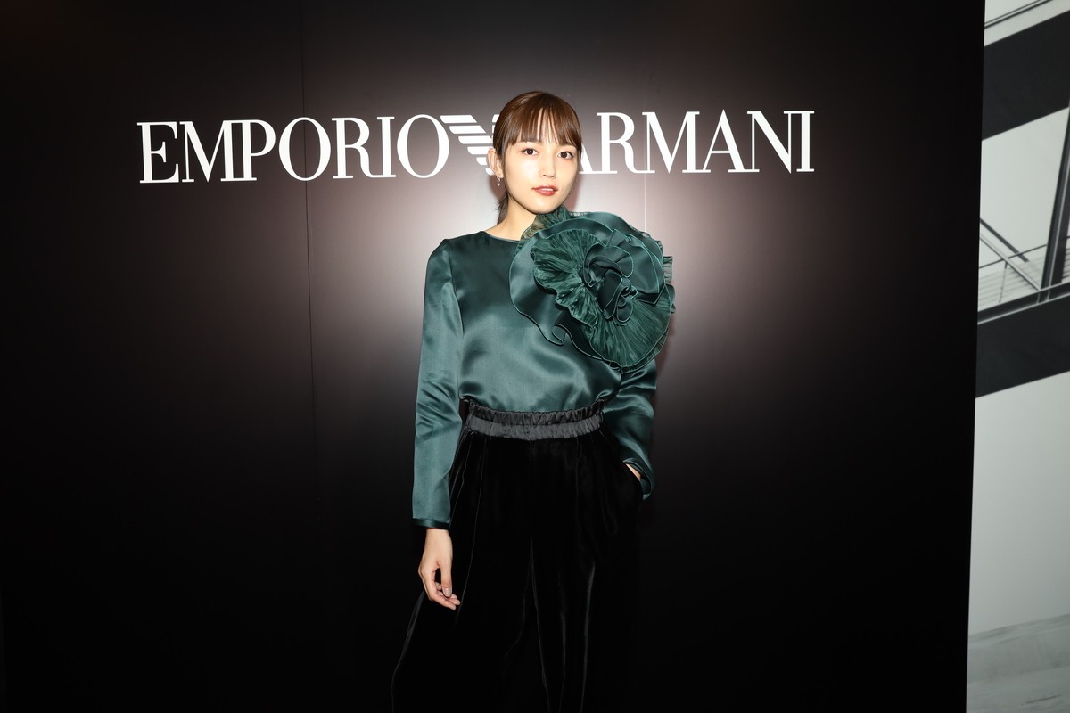 川口春奈、“自然体で強い女性”を表現 「エンポリオ アルマーニ」広告モデル就任