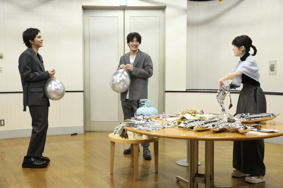 浜辺美波、20歳の誕生日は「愛がほしいですね！」 『ふりふら』共演者からプレゼントも