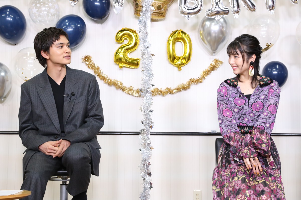 浜辺美波、20歳の誕生日は「愛がほしいですね！」 『ふりふら』共演者からプレゼントも