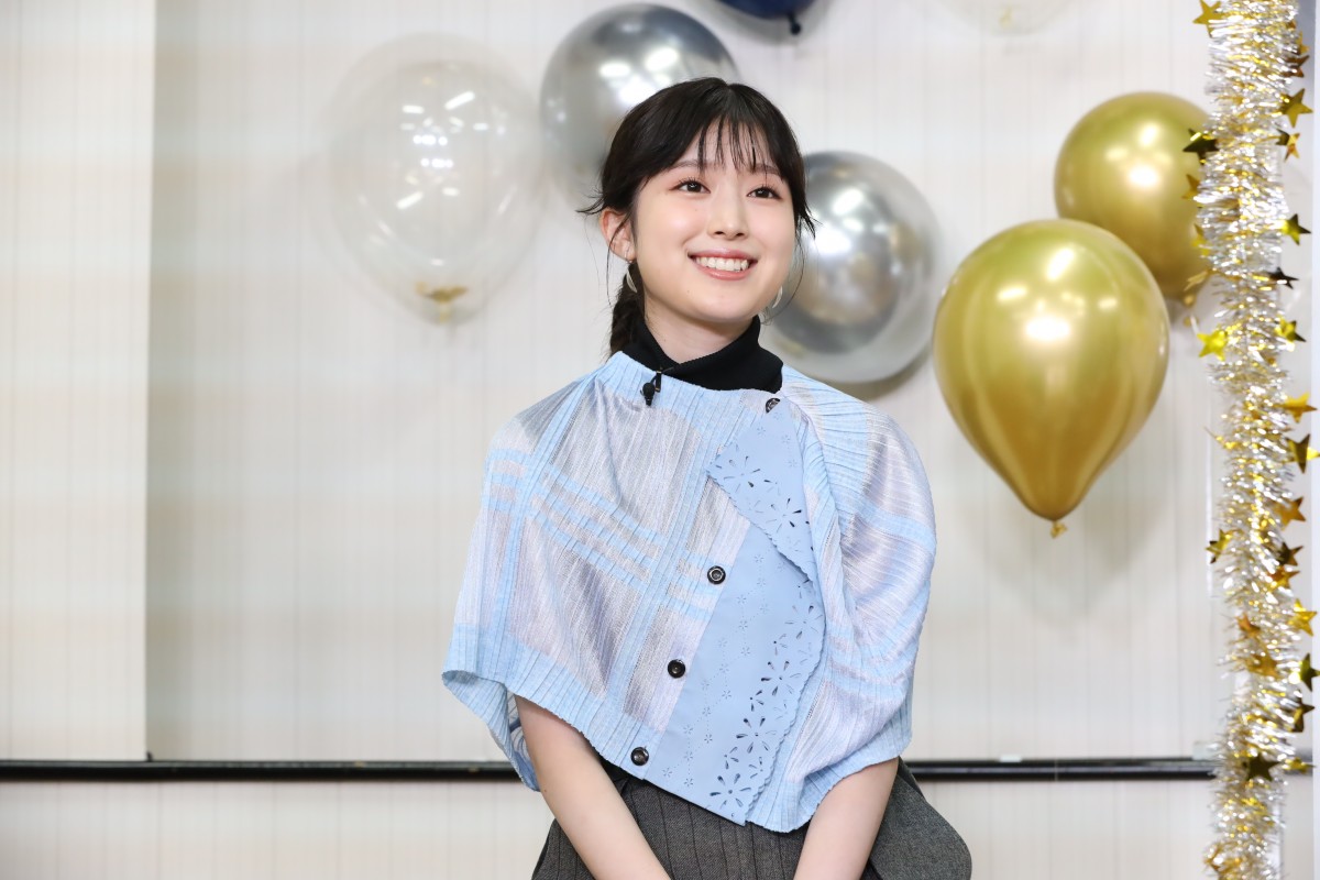 浜辺美波、20歳の誕生日は「愛がほしいですね！」 『ふりふら』共演者からプレゼントも