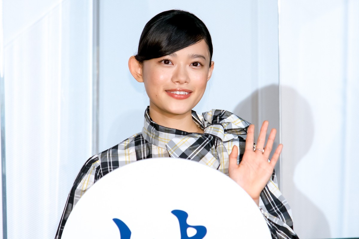 杉咲花、吉沢亮のデビュー当時のエピソードに爆笑
