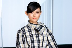 映画『青くて痛くて脆い』初日舞台あいさつに登場した杉咲花