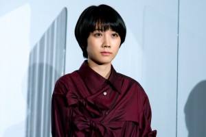 映画『青くて痛くて脆い』初日舞台あいさつに登場した松本穂香