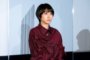 映画『青くて痛くて脆い』初日舞台あいさつに登場した松本穂香