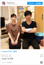 憧れの星野源との2ショットになんとも言えない表情の麻生久美子　※『MIU404』公式インスタグラム