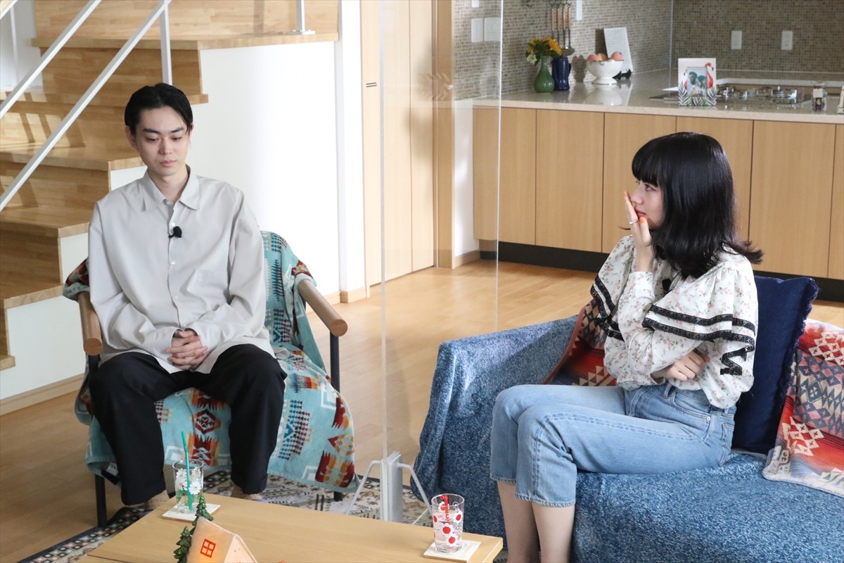 小松菜奈、フランス・パリでのまさかの再会に「待って、ここ東京じゃないよね」
