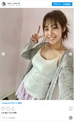 『週刊プレイボーイ』（集英社）グラビアオフショットを公開した鷲見玲奈　※「鷲見玲奈」インスタグラム